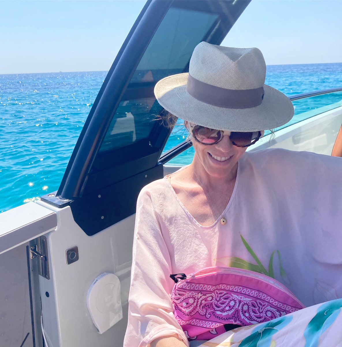ClaudinebyLP's tweet photo. Summer Vibes!!! Bandana Lovers! #mallorca #portadriano @LauritaPonsGC https://t.co/DN3e7OMvP9