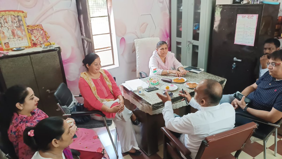 ItsHope4India's tweet photo. Thanks to Sharu Steel Owner Shri Gaurav ji for distributing 'kit' to the students of class -1 of Mundian Khurd Primary school. 
It was indeed a special occasion i.e., Shreyansh second birthday. Lots of blessings to him. 
We hope to do more generous things together in near future. https://t.co/IcDLCJF5cl