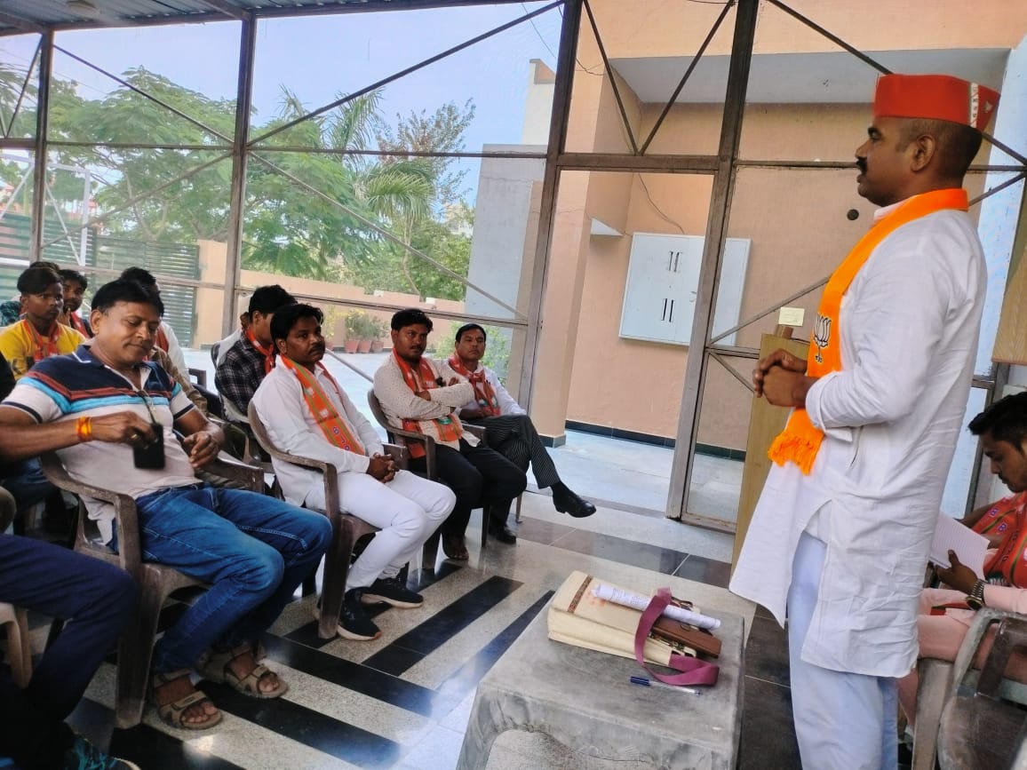 rastrgaurav's tweet photo. नमो आलिंटियर बैठक 
बारा विधानसभा @chshekharbjp
 पूर्ण विजय संकल्प हमारा अनथक अविरत साधना https://t.co/NWRovVg1oB