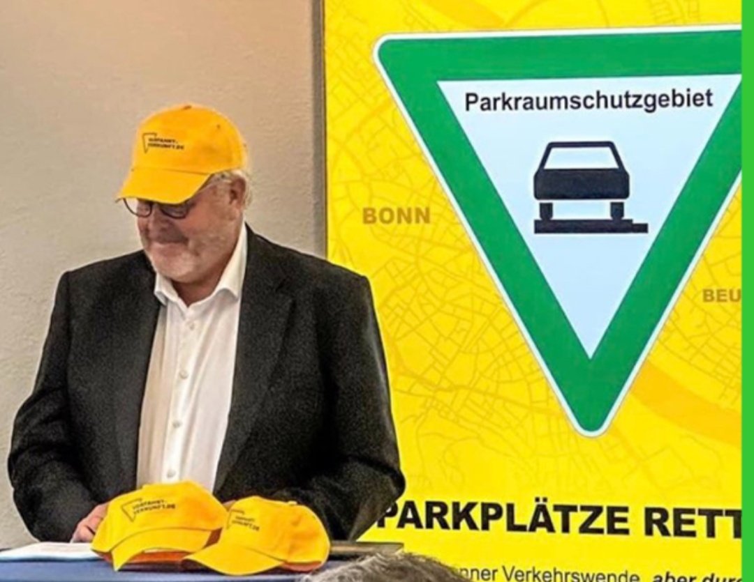 Ja, das ist echt ⚠️ 

Die IHK in Bonn verteidigt Parkplätze jetzt wie ein Naturschutzgebiet 🤦🏻‍♂️  #Autokorrektur 

[ 📸 von @criticalmass_bn ]