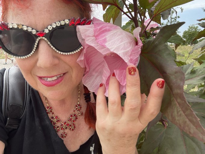 Greetings from tge BUGA Garden fest in Mannheim Germany. I have some free tickets to Buga for folks that<a href="/tag/performanceart"class="tags"><span>#performanceart</span></a><a href="/tag/showworldcenter"class="tags"><span>#showworldcenter</span></a>