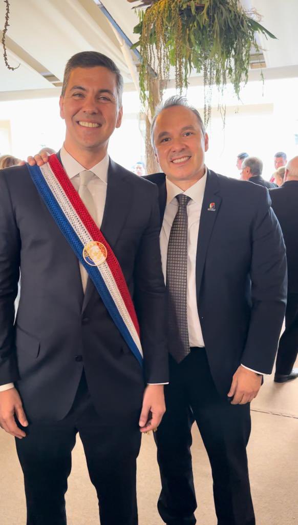 mparedones's tweet photo. Con profunda emoción, celebramos este día memorable para el pueblo Paraguayo, felicitando a nuestro amigo y ex compañero de @Columbia @santipenapy por asumir la Presidencia de Paraguay. ¡Un futuro con progreso, inclusión social e impacto sostenible bajo el liderazgo de Santiago! https://t.co/ODdGdcWmST