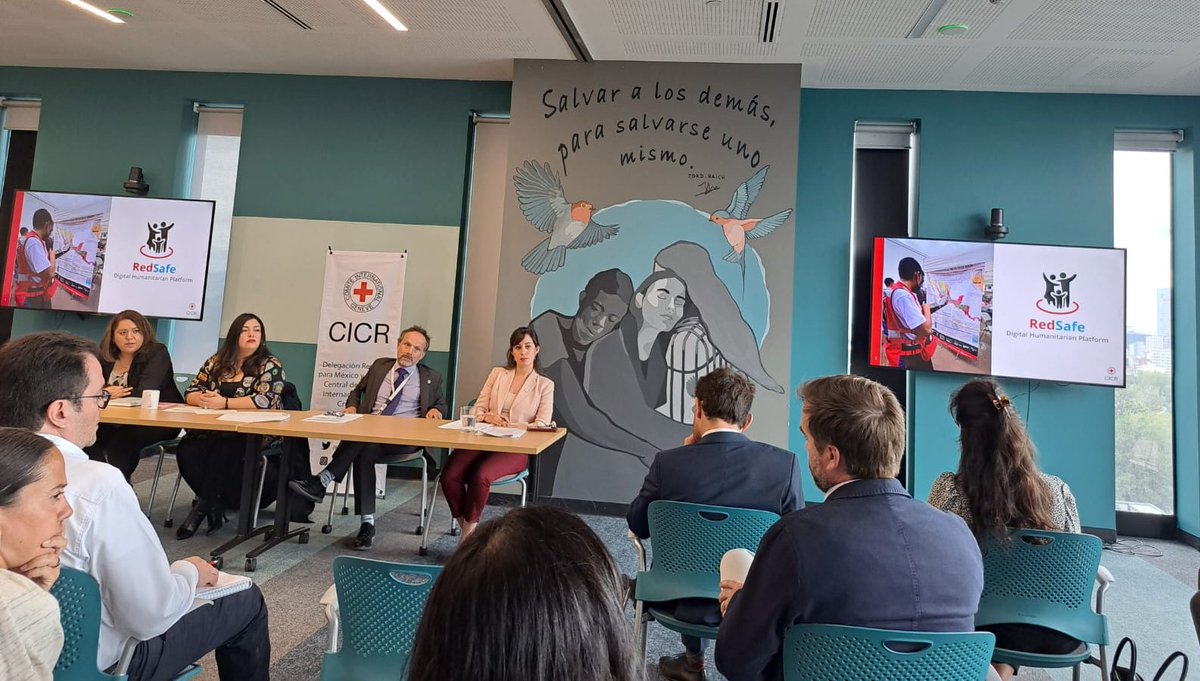agendamigrante's tweet photo. Asistimos a la presentación de la plataforma #RedSafe, lanzada por el Comité Internacional de la @CruzRoja_MX, en colaboración con @SinFronterasIAP y la @comar_sg . Con esta app se pretende acercar servicios, acompañar y proteger a #migrantes q atraviesan 🇲🇽. https://t.co/N2tlrJwngx
