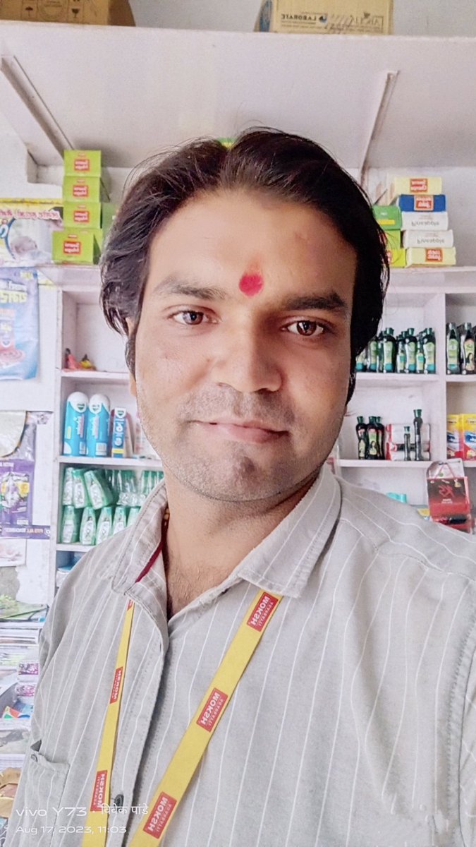 जीवन एक पेन की भाँति है,
इंक खत्म हो उससे पहले तुम अपनी कहानी लिख दो।