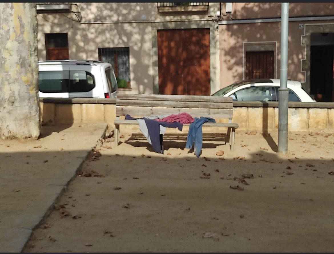 Visto ayer en Girona.. las pruebas de que #androideCell y #RedRibbon siguen vivos