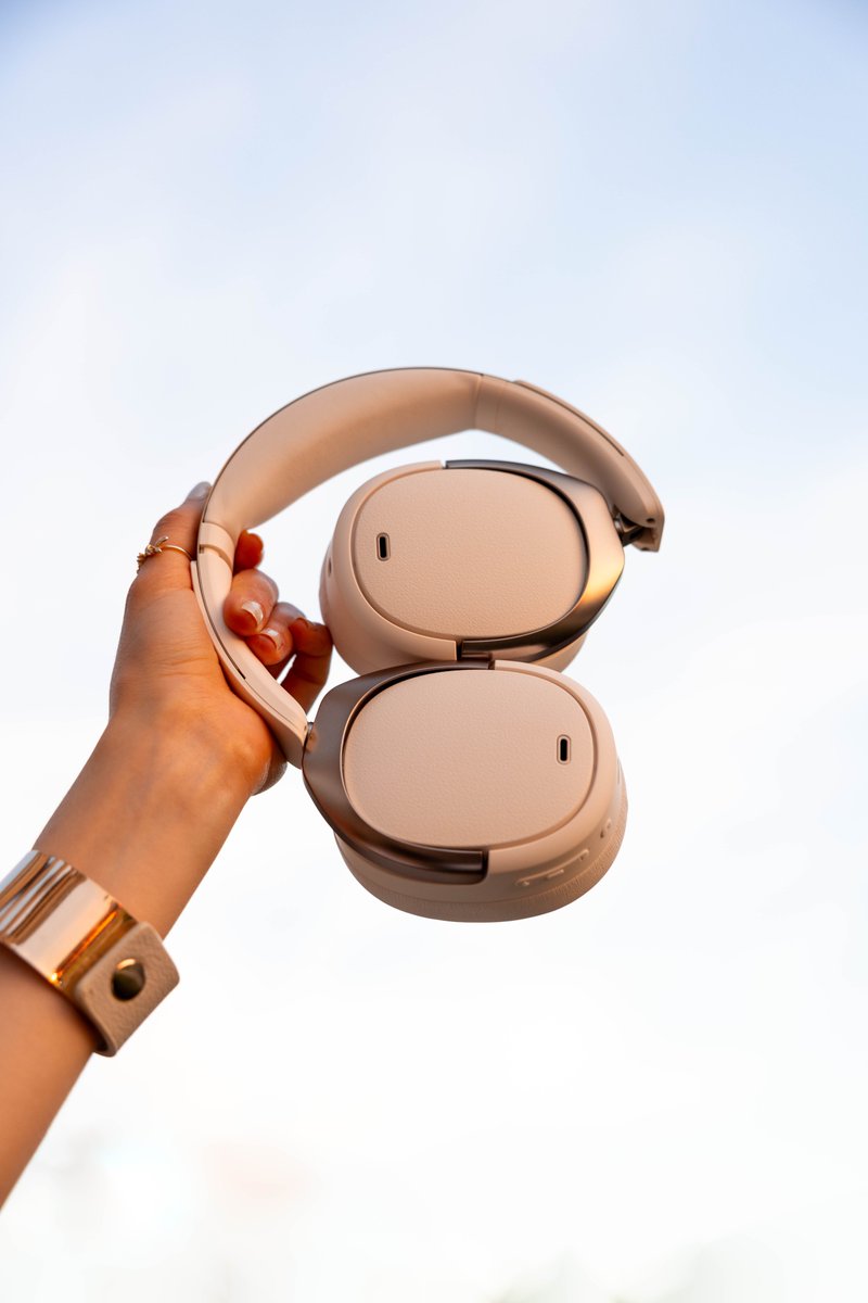 Edifier_Global's tweet photo. Get ready to embark on a journey of sonic perfection with the Edifier #WH950NB. Say goodbye to distractions and hello to pure audio bliss.

#Edifier #headphones #foldable #music #audiophile https://t.co/ffMI4kAzlX