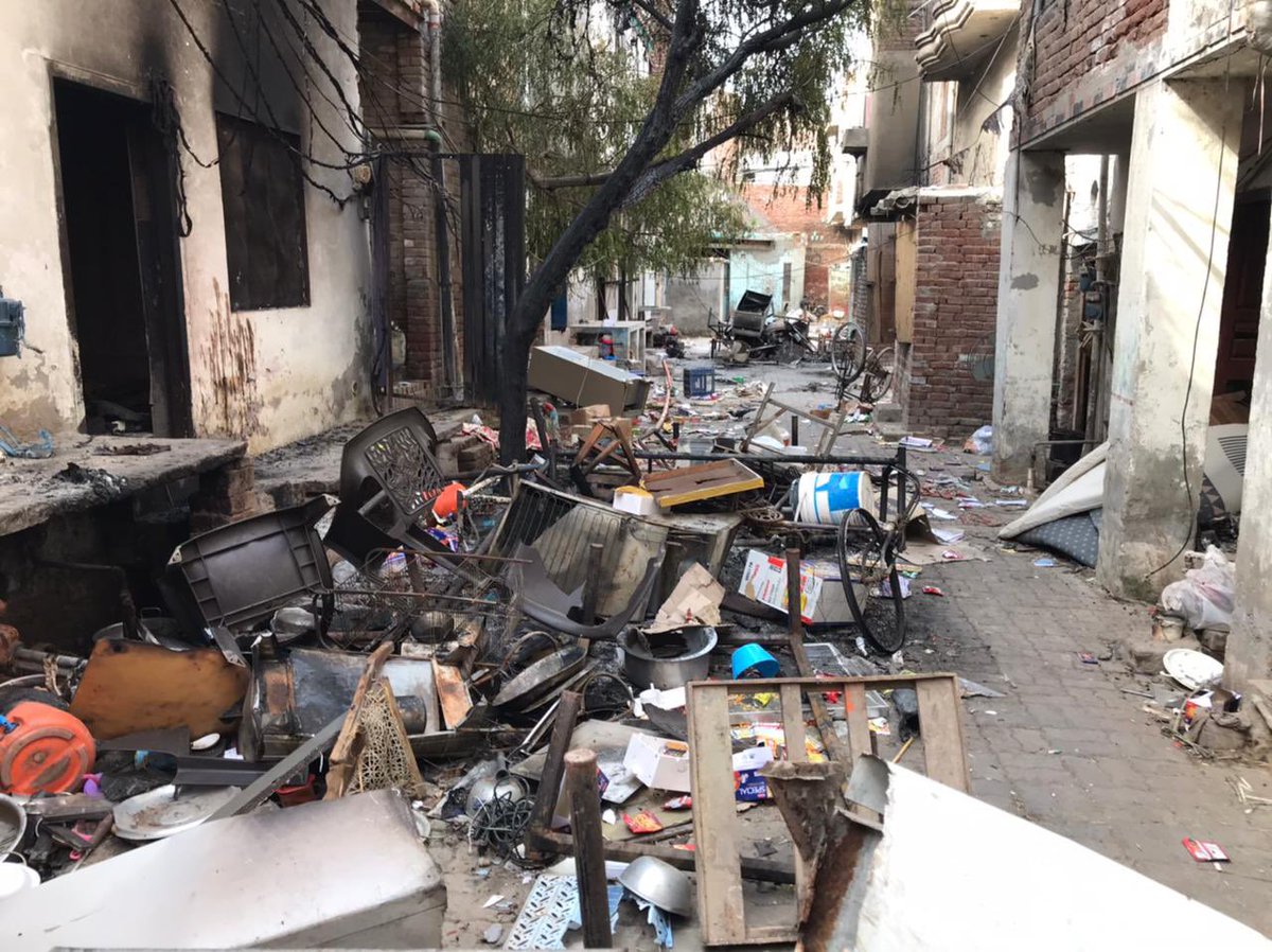 voice_minority's tweet photo. Heartfelt solidarity with the #Christian community facing mob violence for their beliefs in #Jaranwala, #Faislabad. 
Yesterday's incident portrays a clear picture, of how religious minorities were treated in #Pakistan. 
@jihadwatchRS @BishopAzadM @ClariskaVH @RichardDawkins https://t.co/DI6m92N0wn