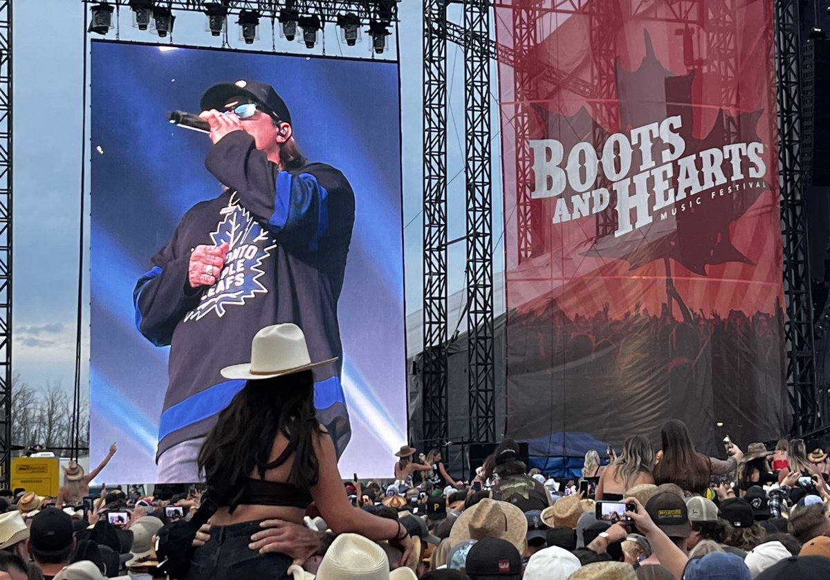 robinnes96's tweet photo. Only reason to go to boots 🤟 @HardyMusic https://t.co/tyb4WJHzz5