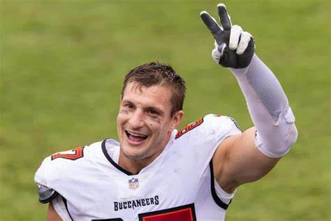 nflrums's tweet photo. Former Bucs and New England Patriots TE Rob Gronkowski says there one coach and team he would consider coming out of retirement for, the New York Giants and Brian Daboll. https://t.co/CkWdhJyMQF