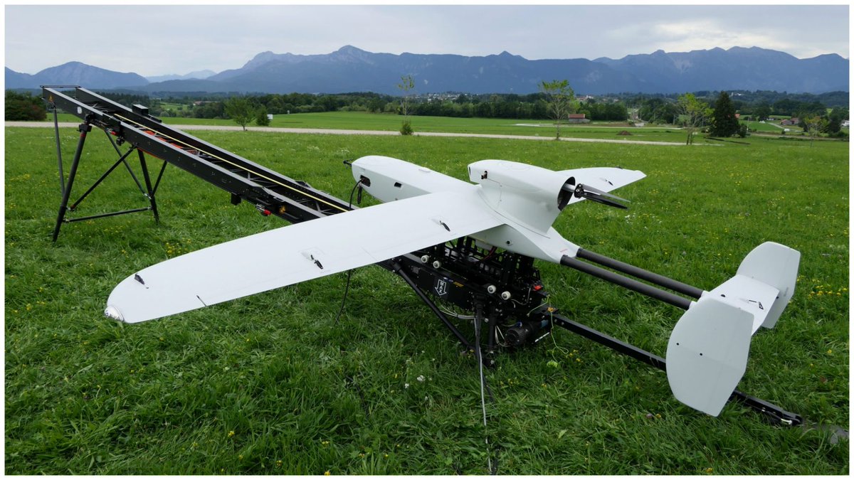 coltm4a1gr's tweet image. Η 🇩🇪 @RheinmetallAG ανακοίνωσε ότι θα παραδόσει εντός του έτους αριθμό τακτικών #UAV αναγνωρίσεως τύπου #LUNANG στις Ουκρανικές Ένοπλες Δυνάμεις, όπου θα υπηρετήσουν με το όνομα #HUSAR.

Τα εν λόγω UAV έχουν εμβέλεια 300km και μέγιστο επιχειρησιακό υψόμετρο 5km.