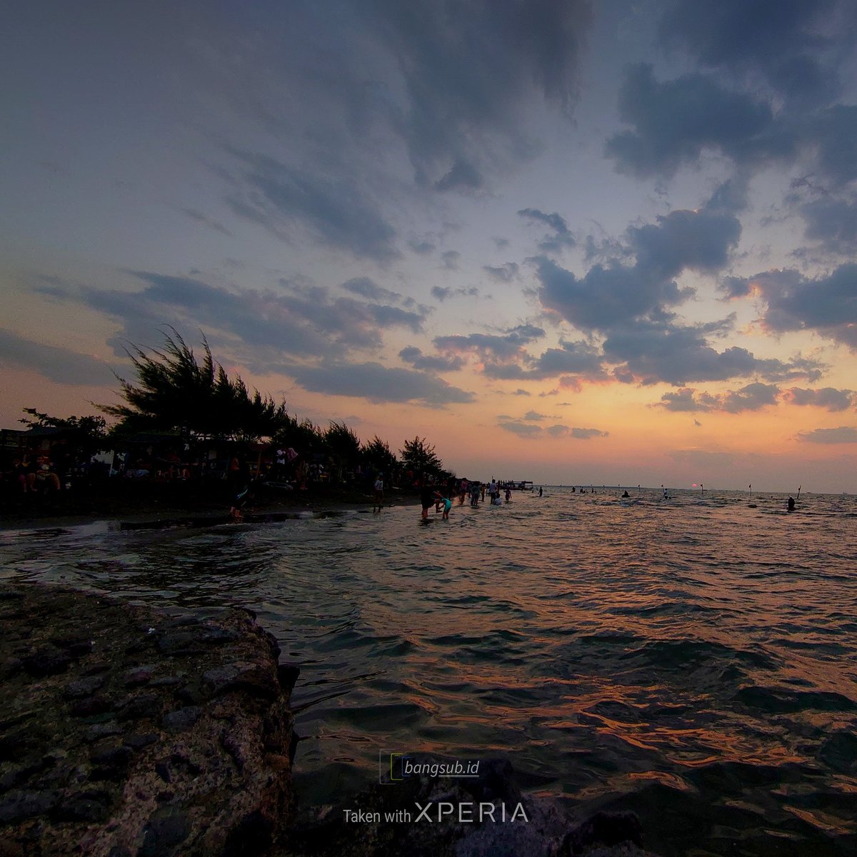Mukhsin1924's tweet image. Emang klo ke Pantai yg dicari ktenangan sih. Menjauh dari krumunan, dan mnikmati senja
.
Editing Lens Filter+Contrast
Picsay Pro
.
#wowxperia #xperiaphotography #xperia #picsaypro #takenwithxperia
#xperia5 #sunset #phonephotography
#photography #explorepage #keluyuransampeklemes