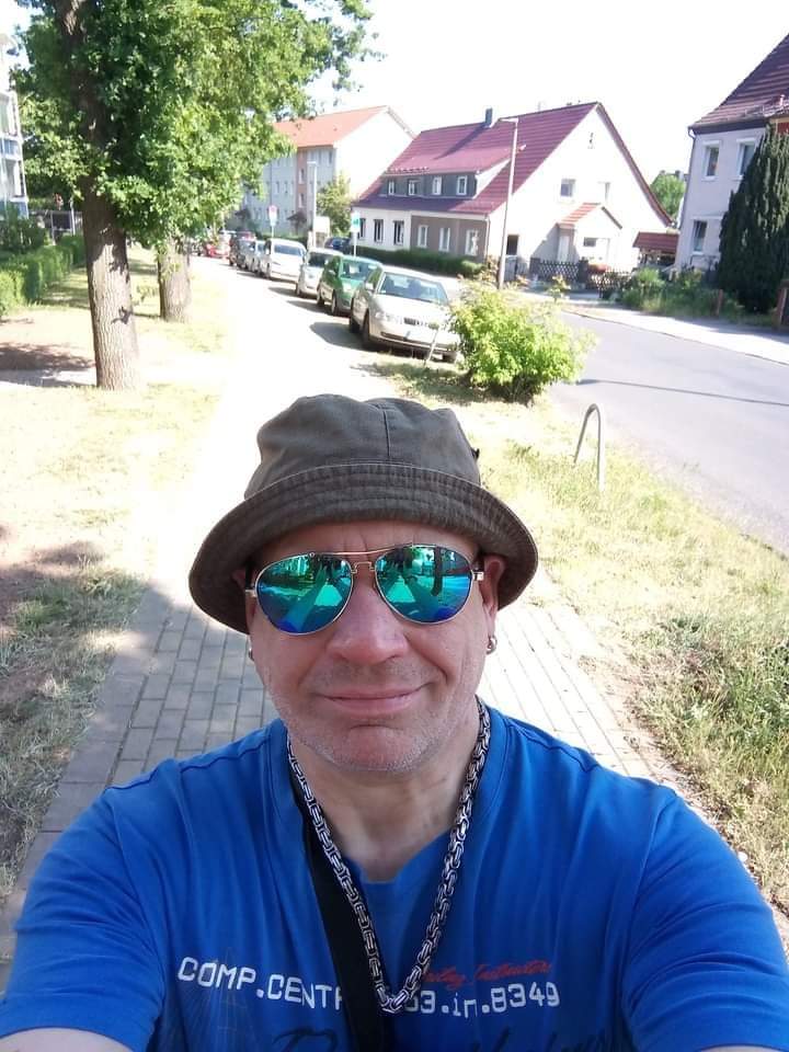 Schöne Grüße 😎