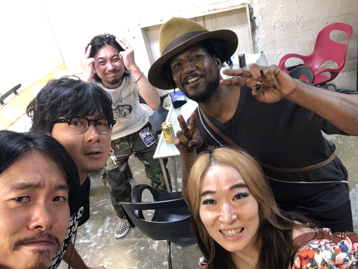 shunishiwaka's tweet photo. Thundercatで来日中のJustin Brown、Emiさん、Melrawそして、Yoh Youngstoneが来てくれました!
#THESADDESTTEMPEST
#君島大空合奏形態 https://t.co/S42ij5CE5i