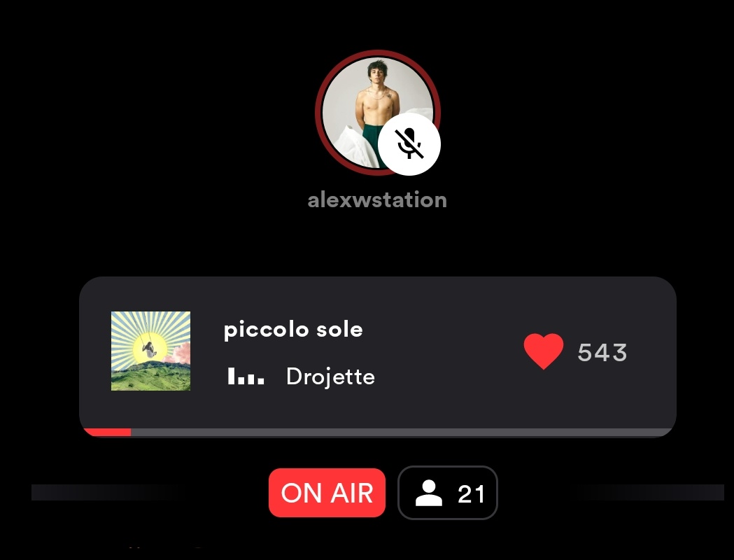 samyfanatica's tweet photo. E anche oggi buongiorno con #piccolosole nella station di #alexw
#drojette ieri ha chiesto di ringraziarvi tanto per questi passaggi. https://t.co/M5CvYhOJfG