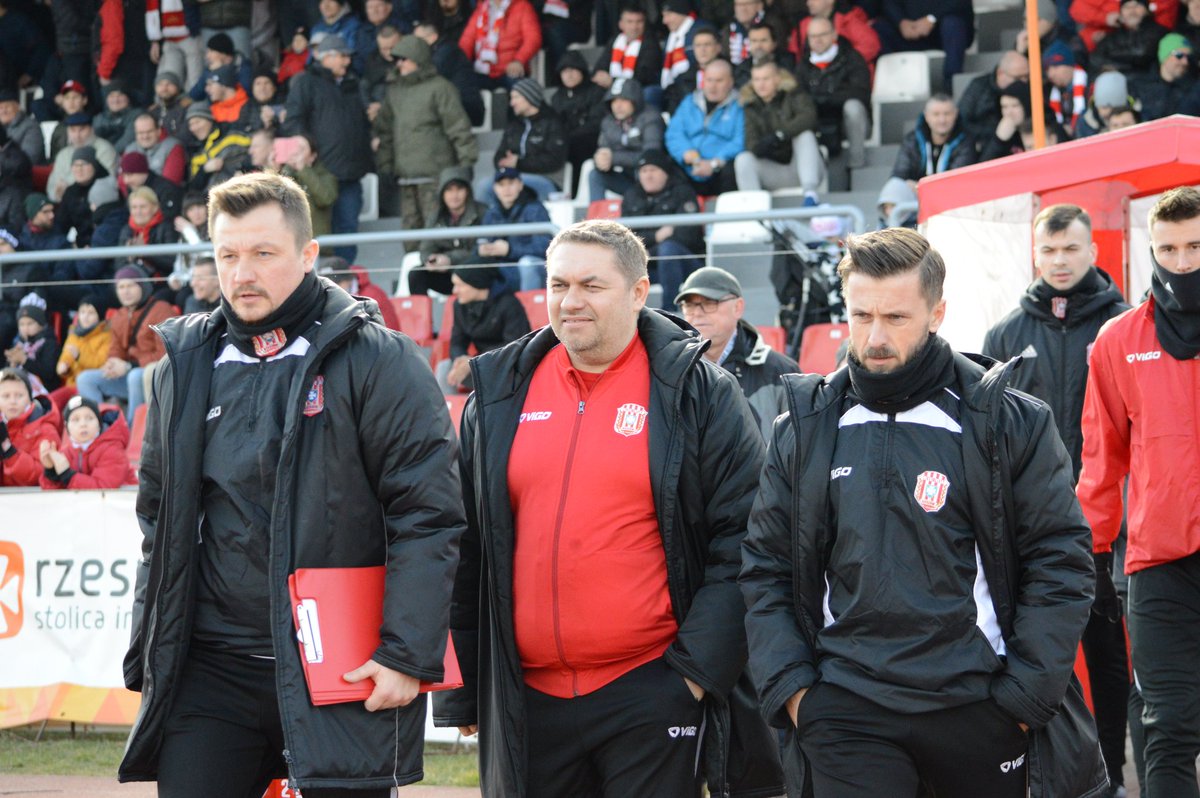 cwksresoviapl's tweet photo. Fajnie będzie znów Was spotkać 🥺

Awans z 3 ligi do @_2liga_ 🥇📈
Wojewódzki @PZPNPuchar 🏆
Awans z 2 ligi do @_1liga_ 🥇📈

Do zobaczenia na meczu z @LechiaGdanskSA (niedziela, 20 sierpnia o 18:00) 👋⚪🔴

@sz_grabowski @rafrajrr @ligowiec_ @PodkarpacieLIVE @smsrzeszow https://t.co/8URpkZYmJT
