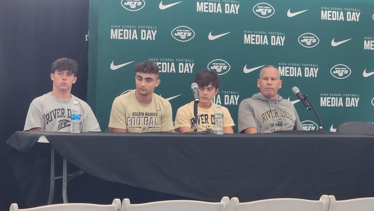 SunilSportsNews's tweet photo. @RDHSFootball @ 2023 #SuperFootballConference @SFCFootballNJ Media Day last week @MetLifeStadium #EastRutherford #NewJersey @RiverDellHS @RiverDellHawks @nyjets 🏈 https://t.co/bs3k5iB2Wb