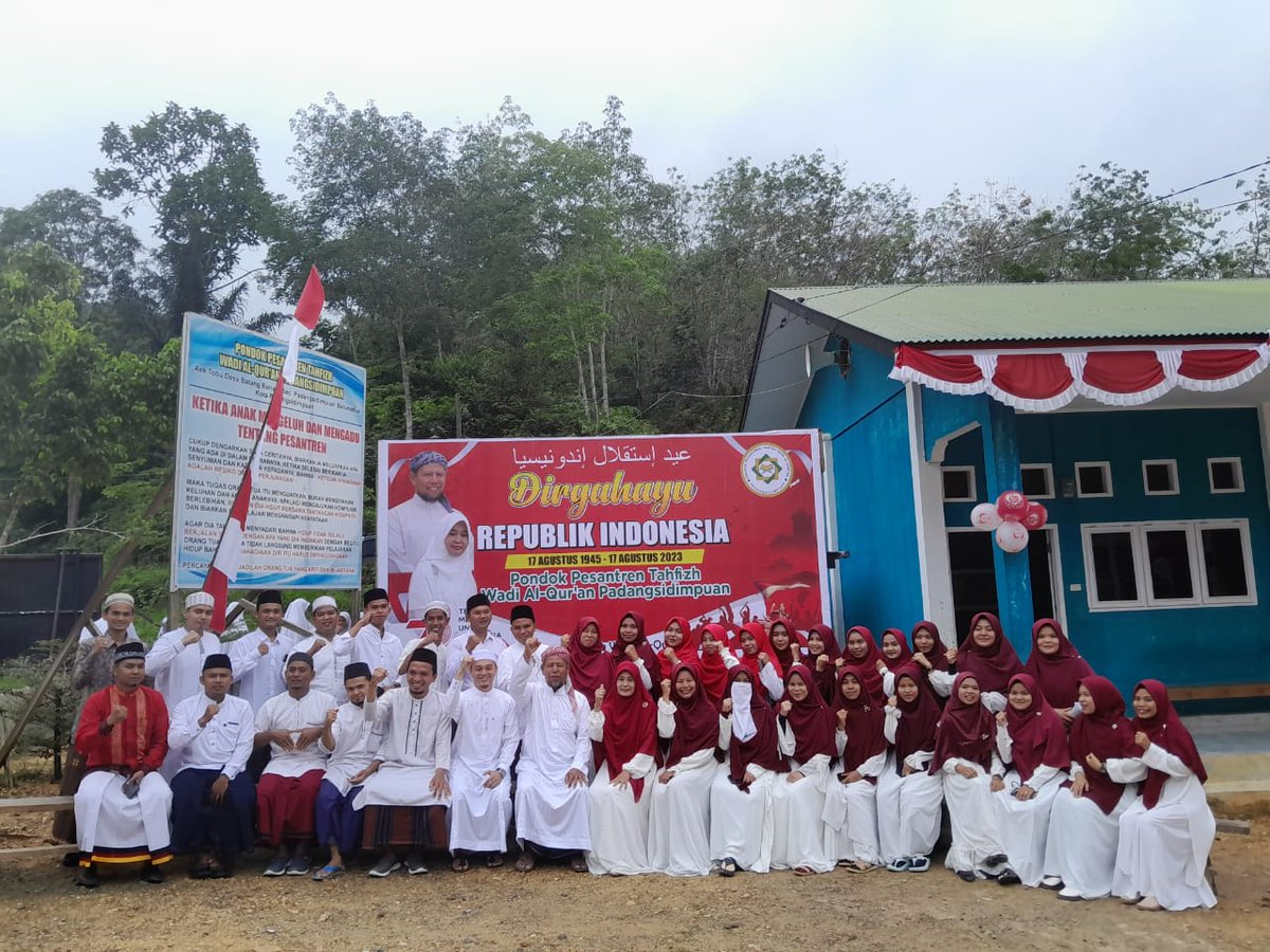 yusrahaqqul's tweet photo. Berjuang mengisi kemerdekaan dengan "PENDIDIKAN" https://t.co/dmj4WoAh8D