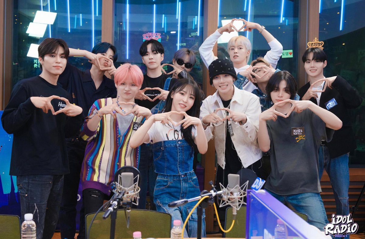 idolradiokorea's tweet photo. [#아이돌라디오3 앨범 230816]

📸EP#98 보나마나 'BONA BONA' (with 스페셜DJ 문별 &amp; 트레저) 

훈훈한데이😍 킹받드라슈🤩

@RBW_MAMAMOO @treasuremembers @ygtreasuremaker

#MBC #라디오 #IDOLRADIO #아이돌라디오 #아돌라 #마마무 #마마무플러스 #문별 #트레저 #TREASURE https://t.co/VSE0yohusu