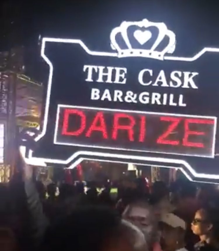 AlexSamoja's tweet photo. The Cask Bar &amp; Grill Mwanza. Ina utaratibu kuwa ukinunua Vinywaji vya hadhi ya juu unapewa priority ya kuchagua maneno yako yawekwe kwenye Banner yadisplay. Makamanda wamenunua vinywaji na kuchagua #OkoaBandariZetu . Cha ajabu leo #TheCask imefungiwa kwa ukwepaji kodi . Tanzania https://t.co/qahRvKkweu