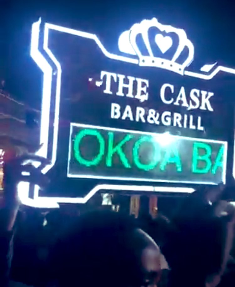 AlexSamoja's tweet photo. The Cask Bar &amp; Grill Mwanza. Ina utaratibu kuwa ukinunua Vinywaji vya hadhi ya juu unapewa priority ya kuchagua maneno yako yawekwe kwenye Banner yadisplay. Makamanda wamenunua vinywaji na kuchagua #OkoaBandariZetu . Cha ajabu leo #TheCask imefungiwa kwa ukwepaji kodi . Tanzania https://t.co/qahRvKkweu