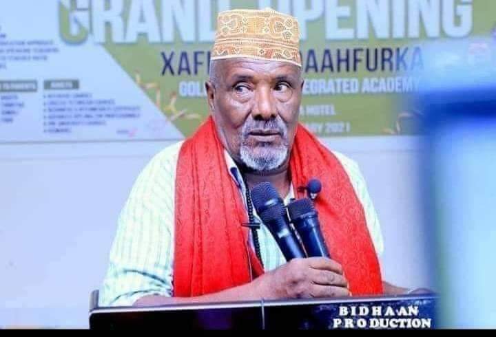 EngBoobe4499's tweet photo. The chain of human rights violations continues in #Laascaanood, the prominent poet Abwaan Jamaac Kadiye, known across the Somali region, fell victim to the secessionist Somaliland militia's shelling in Laascaanood https://t.co/1KC3f9wRTJ