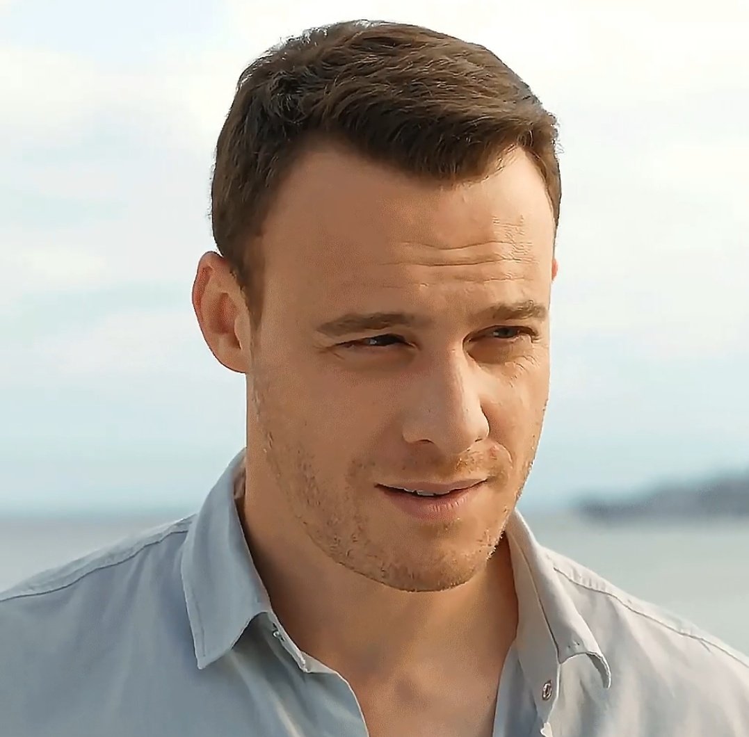 Cmvc_Bursin's tweet photo. Senin o değerli detayın, var ol ve ruhumu doldur iç çekişler 
Cumadan önceki gün mutlu perşembe🤗🤘🏻
#YaÇokSeversen
#KeremBürsin https://t.co/tJ8omclQVD