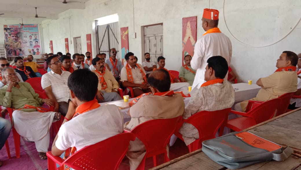 rastrgaurav's tweet photo. नामो वालिंटियर कर्यशाला
अन्त विधानसभा @chshekharbjp 
निश दिन प्रतिपल चलती आई राष्ट्रधर्म आराधना https://t.co/iEIfDP4Wan