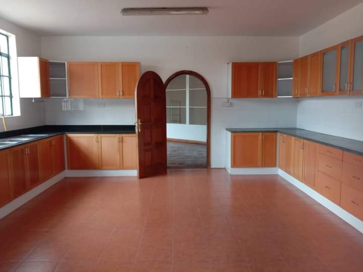 AbeemexP's tweet photo. 4 BEDROOM MANSION FOR RENT IN RUNDA. 

▶️Sitting on 1/2Acre.

RENTAL PRICE:350,000Kshs.

#realestate #realtor #realestateagent #property #investment #forrent #realtorlife #dreamhome  #house#property #realty#homesfor sale #homesforrent #justlisted#rundahouses#for sale. https://t.co/mwqYui3dXU