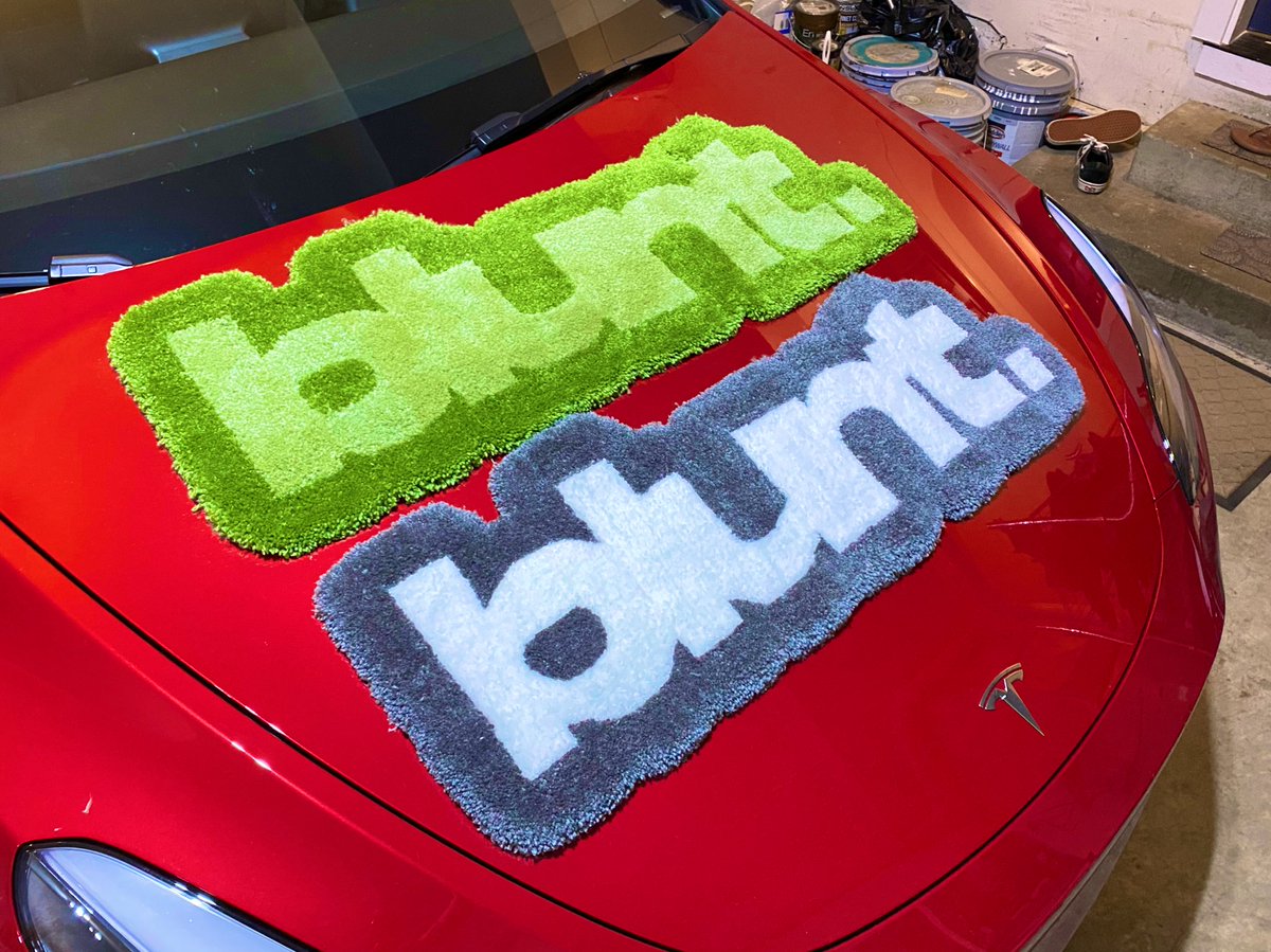 blunt rugs.

-handmade with acrylic yarn and patience✂️