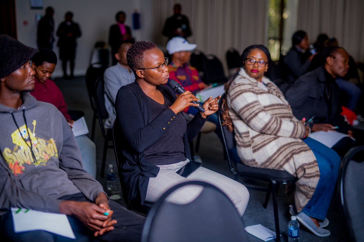 POVOAfrika's tweet photo. Mutare was the last in the series of #Musicable panel discussions. Thank you @GwiziSoneni
for great facilitation and @Pauline_MaiSkye
and Chipo for sharing your journey!
@kritic_igwee and @DiamondFMZim for hosting us!
@MusicInAfrica @Manicaskulzfest https://t.co/sOdy3zOwWP