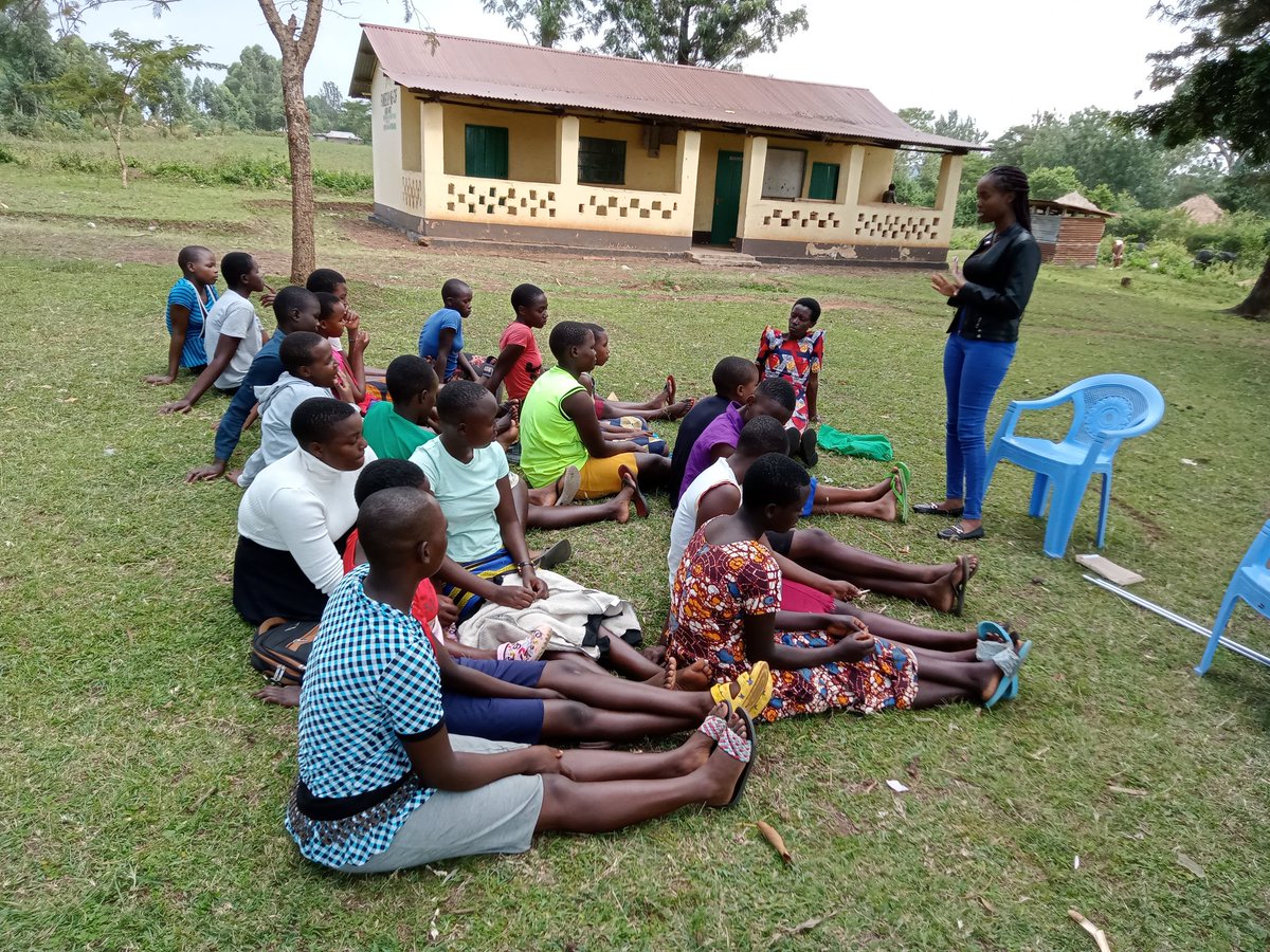 TaifaBoke's tweet photo. Yesterday twenty-two girls received washable dignity packs and proper education on Menstrual Health and Hygiene with an aim to make them feel confident during their periods. Together we can make a brighter future for girls.
#bintiinitiative
#endperiodpoverty https://t.co/X6MqKkdyZk
