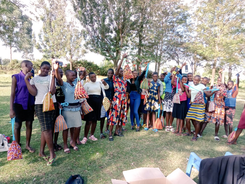 TaifaBoke's tweet photo. Yesterday twenty-two girls received washable dignity packs and proper education on Menstrual Health and Hygiene with an aim to make them feel confident during their periods. Together we can make a brighter future for girls.
#bintiinitiative
#endperiodpoverty https://t.co/X6MqKkdyZk