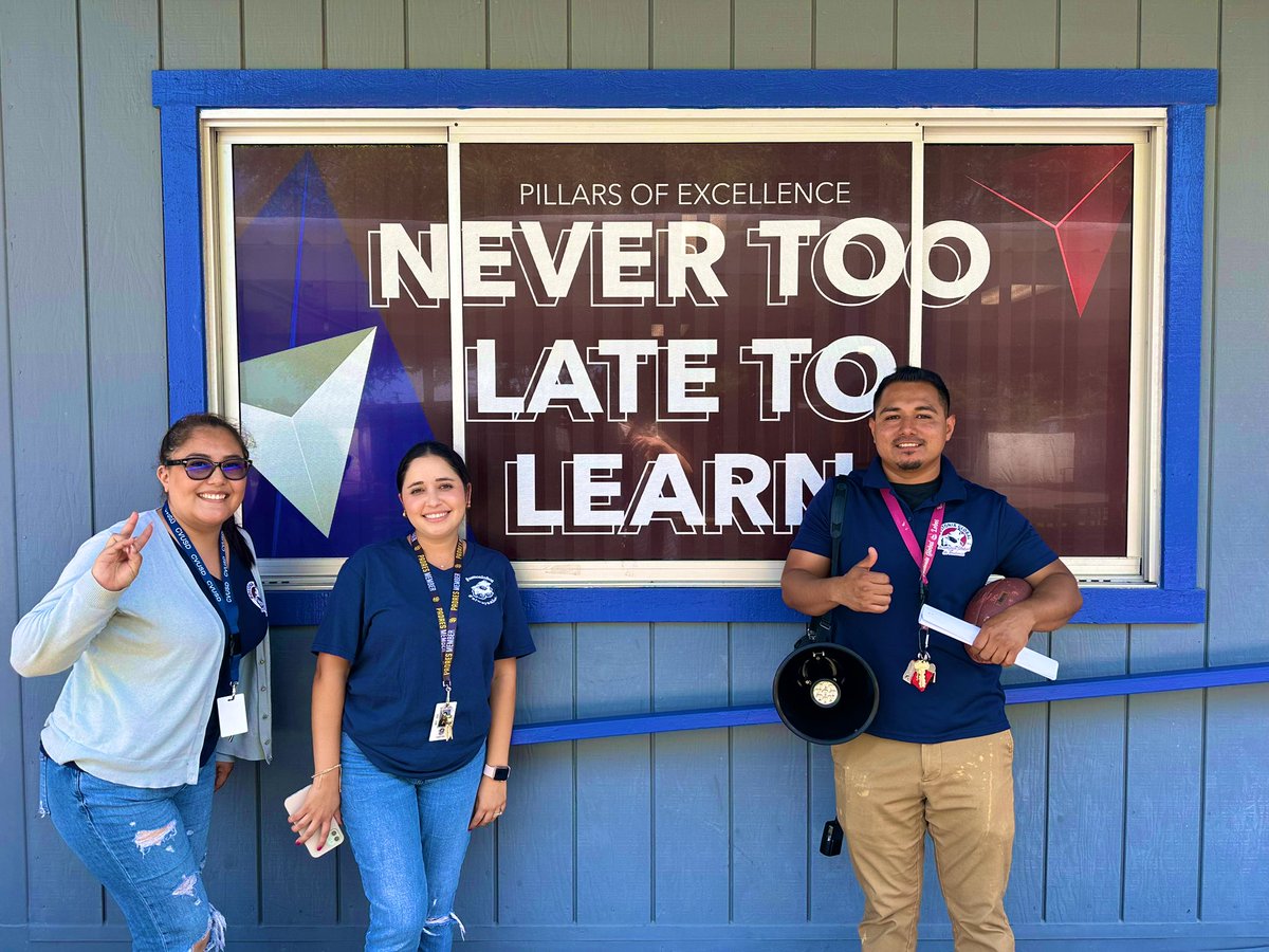 Our Lobos #YouBelongCV 💜First day of the #bestyearever! @CajonValleyUSD @TravisLee_CVUSD @NerelWinter @Danya_BGlobal @johannasimko 🐺Our advisors care - it’s all in the details.