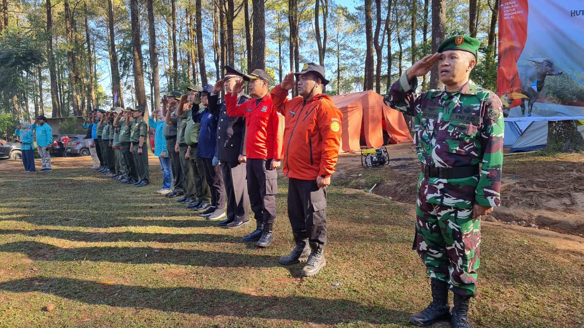 BSN_MAKASSAR's tweet photo. Rayakan HUT ke 78 tahun Republik Indonesia dengan upacara penaikan bendera di Lembanna bersama dengan puluhan potensi SAR. 

Terus Maju Untuk Indonesia Maju 💪🏼😎

#HUT78tahun
#Lembanna
#Bawakaraeng
#Basarnas https://t.co/hmqSvecX8a