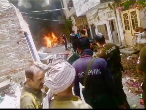 kha_lid1985's tweet photo. Ist dies das neue #Pakistan ? Ist dies das moderne weltoffene Pakistan? In Pakistan haben extremisten ein Kirche angezündet. Unfassbar und unglaublich #Jaranwal #Pakistan #Christianity #islam @BishopAzadM https://t.co/SpG9hC3wsX