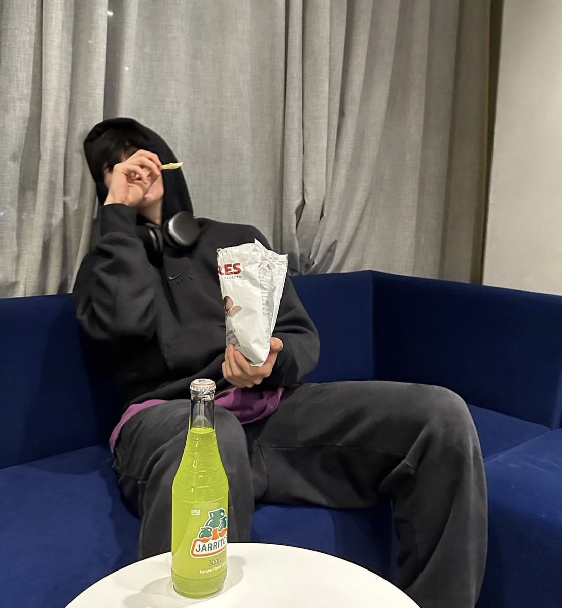 riizefolder's tweet photo. riize_official instagram update with anton

#RIIZE #라이즈 https://t.co/VRvwiNFXBh