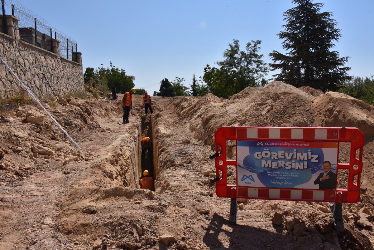 MeskiGM's tweet photo. Mersin’in tüm ilçelerine kaliteli altyapı hatları kazandırmaya ara vermeden devam ediyoruz.

Gözne’de 26 milyonluk yatırımla gerçekleştirdiğimiz, toplam 37 bin metre kanalizasyon hattı çalışması sayesinde vatandaşlarımız, yıllardır özlemini çektiği temiz mahalleye kavuştu. 

Haber👇
https://t.co/UQ7yBQTU0N