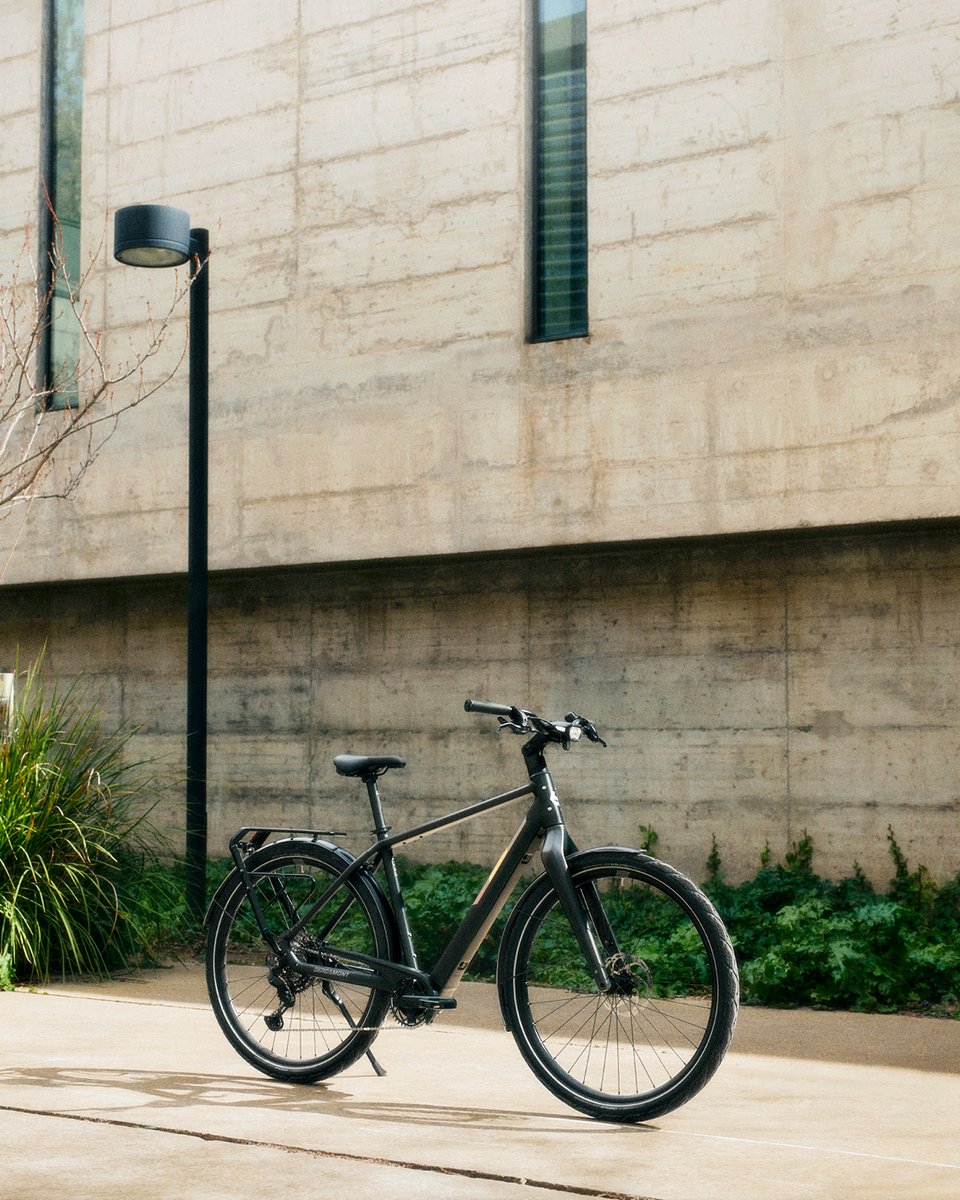 Lights On! 💡 The completely new front lamp of the new E-Vitess, which is integrated into the cockpit, has a powerful headlight for the night as well as a daytime running light.

Learn more 👉 bit.ly/3D8m7gP
#bergamontbicycles #bergamontevitess