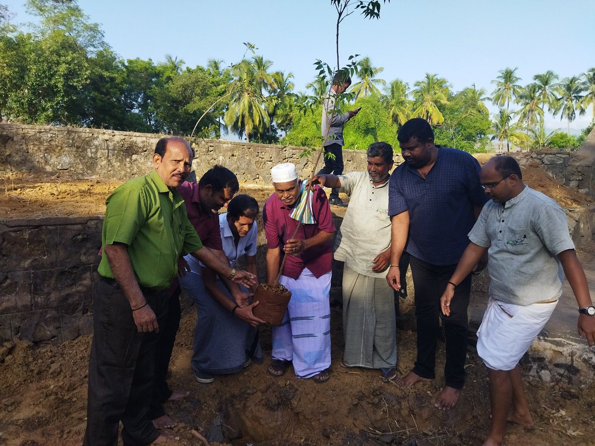 digitalseoinch's tweet photo. 🌱 Amidst Ramanathi River's lush embrace, #Ravanasamudram's #SaplingsPlantationDrive thrived with: Sri #SridharVembu, CEO, #Zoho Corp, Sri. G. Vasudeo, Secretary, #VivekanandaKendra - Natural &amp; Music Director, Sri #RamaniBharadwaj. 

Together, we've sown seeds of change! 😇🌿 https://t.co/PCjxNlTdXq