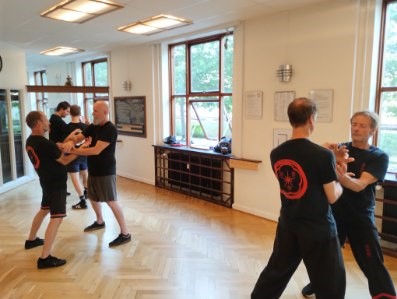 DKwingtsun's tweet photo. Ferien er slut og alle hold er kørende igen! Skønt at se, at I så småt kommer i gang med træning igen.
Husk Chi Sau seminar på søndag kl. 12:00 på Østbanegade.
#WT #WingTsun #7Structura #SetptemStructura #WTScandinavia #WingTsunDanmark #ChiSau https://t.co/DKkWB3VnqF