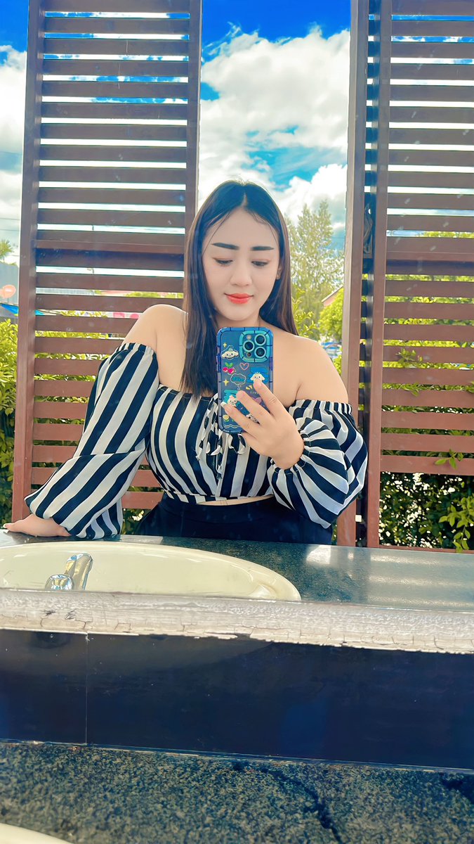 Relax_569's tweet photo. ร้อนนน อยากนอนตากแอร์  🤣🐷 https://t.co/yeMAxiRkin