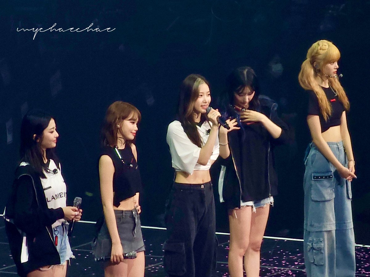 230813 르세라핌 콘서트 

#르세라핌 #LESSERAFIM 
#채원 #CHAEWON #사쿠라 #SAKURA #윤지  #YUNJIN #KAZUHA #카즈하 #EUNCHAE  #은채
