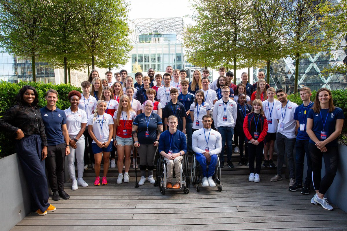EmilyDefroand's tweet photo. I enjoyed being part of #SportsAidLive at @RBC’s Bishopsgate offices last week.

It was a pleasure to meet the current crop of @TeamSportsAid athletes from across 25 different sports &amp; be able to share my own 🏑 experiences alongside my biggest supporter - my Mum. #SupportTheNext https://t.co/g81CIfZ2Yc