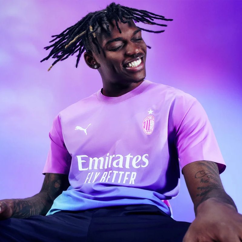 eurofootcom's tweet photo. 🟣🔵 Milan's new third kit for the 2023/24 season. https://t.co/cRg5aeg4Rh
