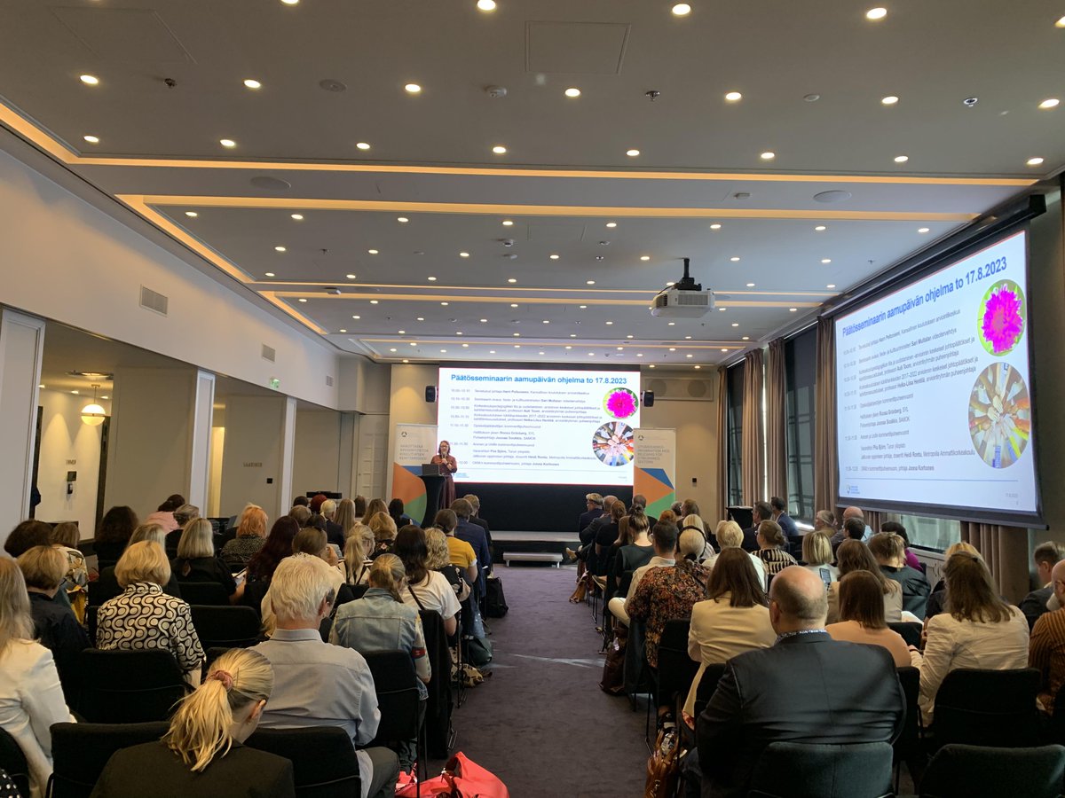 Julkaisimme tänään kahden merkittävän korkeakoulutuksen arvioinnin tulokset: ”Korkeakoulupedagogiikan tila ja uudistaminen” ja ”Korkeakoulutuksen kärkihankkeet 2017–2022”. Julkaisutilaisuus on juuri alkamassa – nostoja keskusteluista voit seurata tunnisteella #kkpedakarkihankkeet