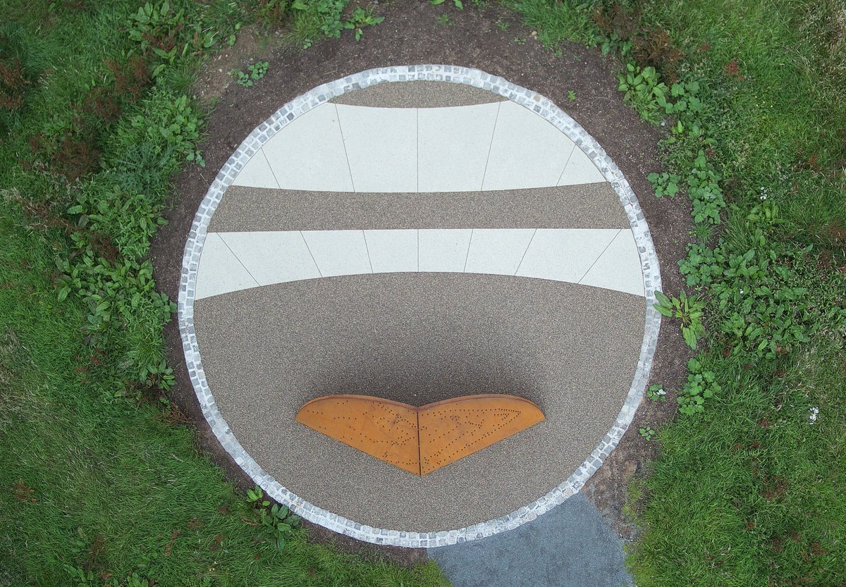 We're delighted to unveil a new permanent sculpture at @RSPBLochLomond - Skein Dial. Designed by artist and researcher @hannahimlach, it tracks the arrival and departure of migrating Greenland White-fronted Geese to the nature reserve. Watch the video: youtube.com/watch?v=DXj9Zr…