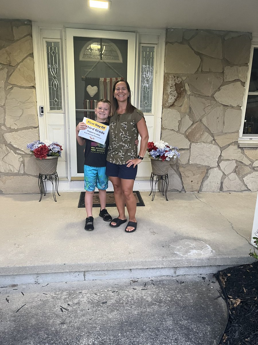 ShannonScheetz's tweet image. A very exciting yet strange 1st morning in the Scheetz house. First time in 6 school years he’s not coming to work with me😭! I think Monte would have got on the bus too if we didn’t tell him not too 🤣 Can’t wait to hear ALL about his day! #andrewmichaelscheetz #avonsfirstday23