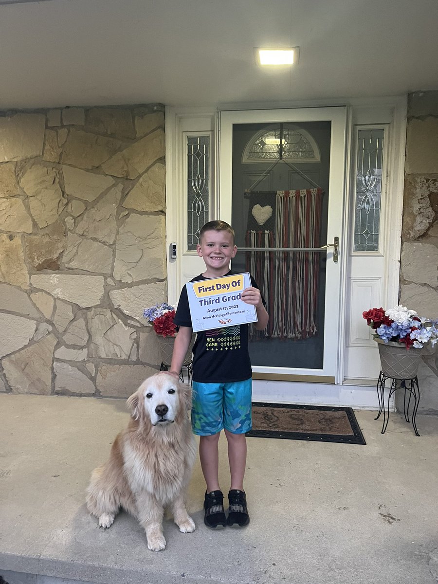 ShannonScheetz's tweet image. A very exciting yet strange 1st morning in the Scheetz house. First time in 6 school years he’s not coming to work with me😭! I think Monte would have got on the bus too if we didn’t tell him not too 🤣 Can’t wait to hear ALL about his day! #andrewmichaelscheetz #avonsfirstday23