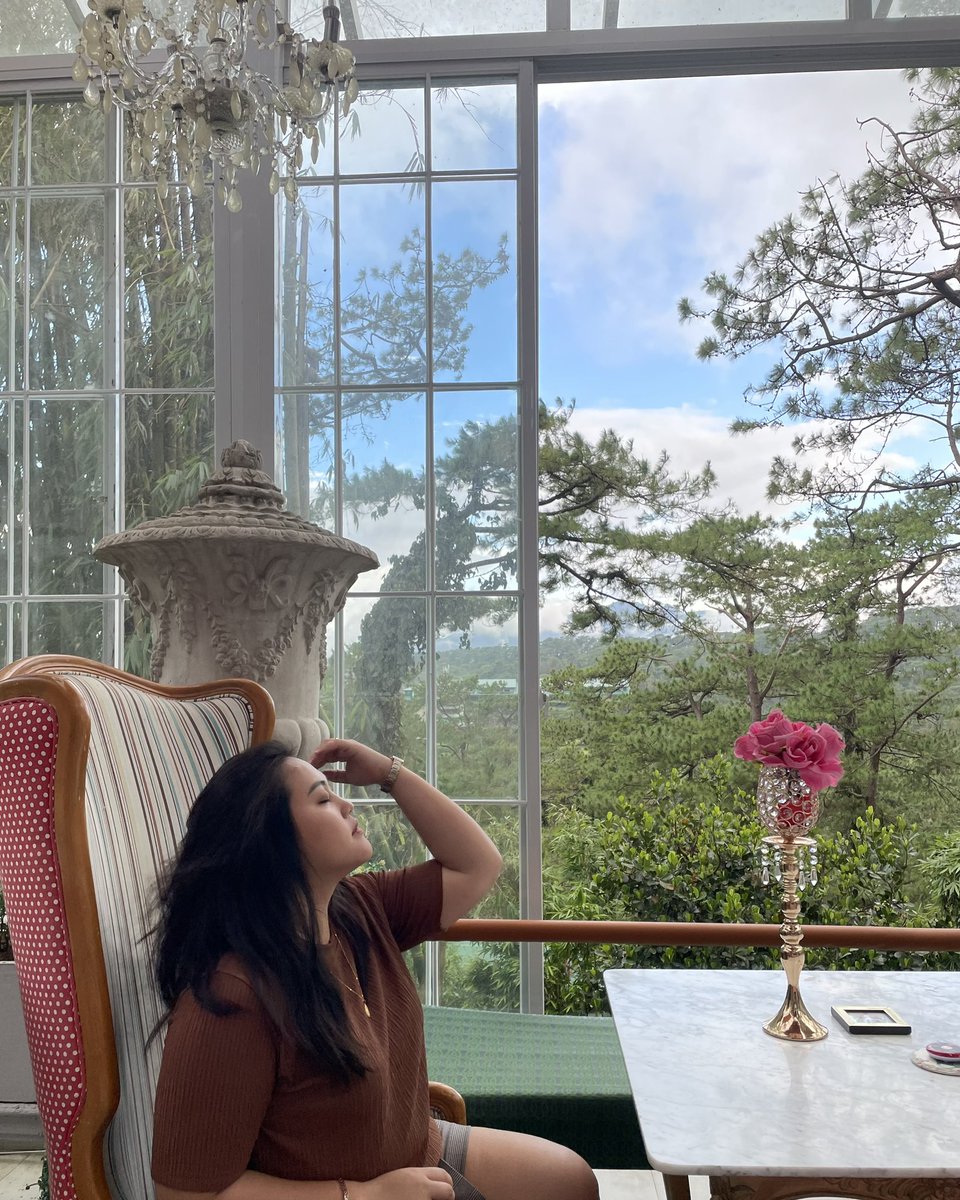 winniyey's tweet photo. How can you not like to stay here for loooongg 🍃 https://t.co/ZPBjMaSGZv