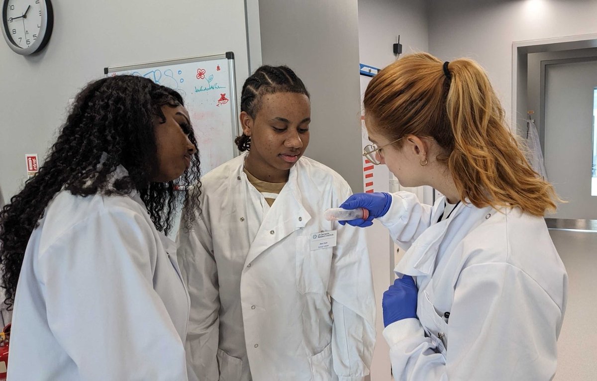 nottalexi's tweet photo. Thrilled to have Jennifer and Angel visit the lab for a week @ImperialBrains @UKDRI through #In2Science. Thank you @philippamwells for organising this experience and to members of my group and @sj_marzi's group for sharing their science! 🧠🥼 https://t.co/IEGs7otMAo